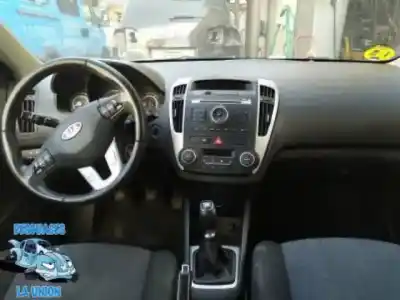 Veículo de Sucata kia cee'd (jd) 1.6 crdi 128 do ano 2012 alimentado 