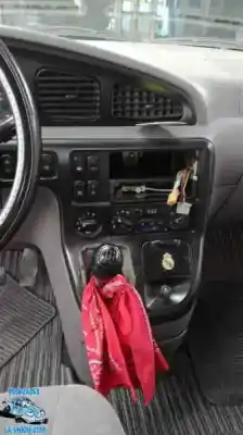 Veículo de Sucata kia carnival td ls do ano 2002 alimentado 