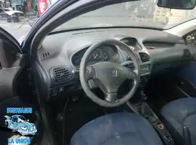 Veículo de Sucata peugeot 206 berlina xt do ano 2001 alimentado wjy