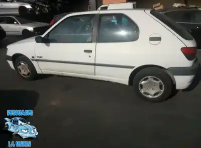 Sloopvoertuig peugeot 306 break style van het jaar 1998 aangedreven 