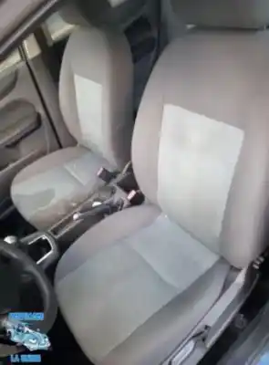 Veículo de Sucata ford focus berlina (cap) ambiente (d) do ano 2006 alimentado 