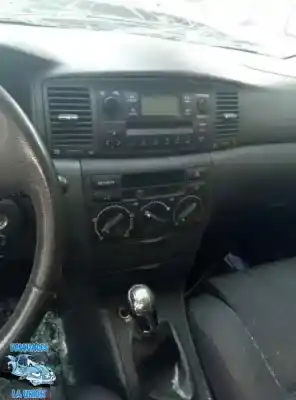 Veículo de Sucata toyota corolla (e12) 2.0 d-4d sol berlina do ano 2003 alimentado 