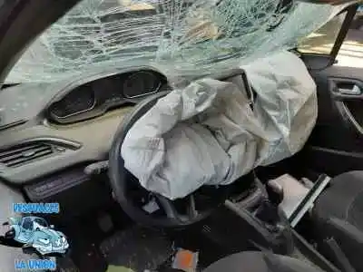 Veículo de Sucata peugeot 208 style do ano 2013 alimentado hm01