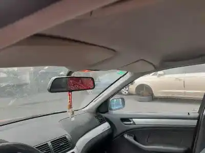 Veicolo di demolizione bmw serie 3 berlina (e46) 320d dell'anno 2000 alimentato m47204d1