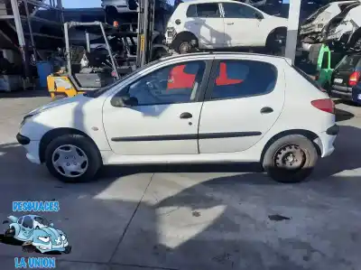 Veículo de Sucata peugeot 206 berlina x-line do ano 2002 alimentado wjy