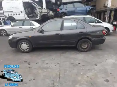 Véhicule à la ferraille NISSAN ALMERA (N16/E)  de l'année 2000 alimenté YD22DDT