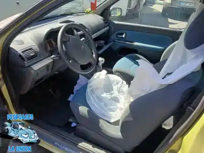 Veículo de Sucata RENAULT CLIO II FASE I (B/CBO)  do ano 2003 alimentado 