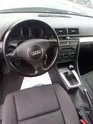 Veículo de Sucata audi a4 berlina (8e) 1.9 tdi do ano 2001 alimentado awx