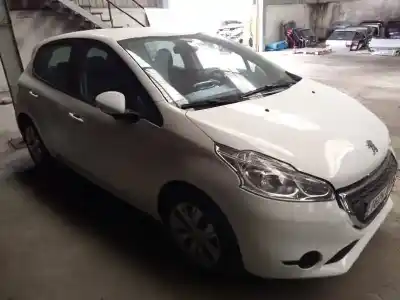 Véhicule à la ferraille peugeot 208 style de l'année 2014 alimenté hmz