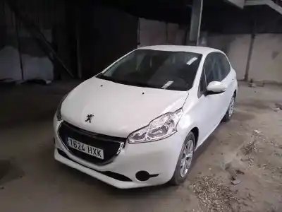 Véhicule à la ferraille peugeot 208 style de l'année 2014 alimenté hmz
