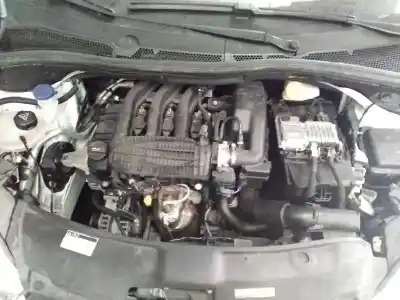 Véhicule à la ferraille peugeot 208 style de l'année 2014 alimenté hmz