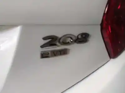 Véhicule à la ferraille peugeot 208 style de l'année 2014 alimenté hmz