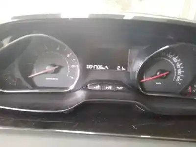 Véhicule à la ferraille peugeot 208 style de l'année 2014 alimenté hmz