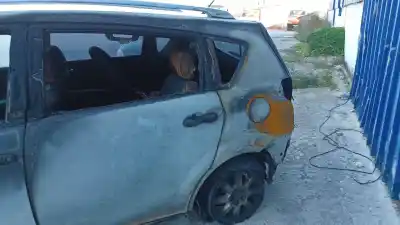 Veículo de Sucata toyota corolla verso (r1) motor 2.2 136 do ano 2005 alimentado 2adftv