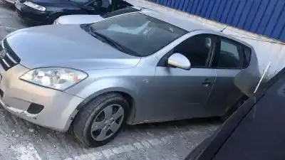 Veículo de Sucata kia cee´d sporty wagon active do ano 2007 alimentado d4fb