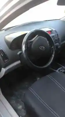 Veículo de Sucata kia cee´d sporty wagon active do ano 2007 alimentado d4fb