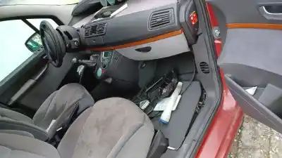 Véhicule à la ferraille citroen c8 2.2 hdi exclusive de l'année 2004 alimenté 4hw