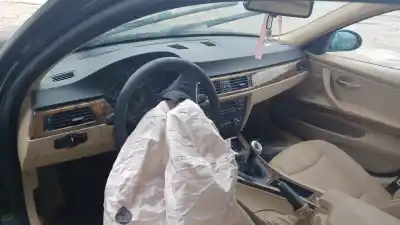 Sloopvoertuig bmw serie 3 berlina (e90) 320d van het jaar 2004 aangedreven 204d4