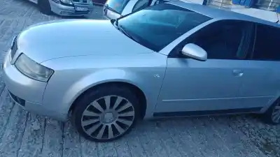 Veicolo di demolizione AUDI A4 AVANT (8E) 2.5 TDI (114kW) dell'anno 2001 alimentato AYM