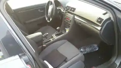 Veicolo di demolizione audi a4 berlina (8e) 2.5 tdi (114kw) dell'anno 2002 alimentato aym