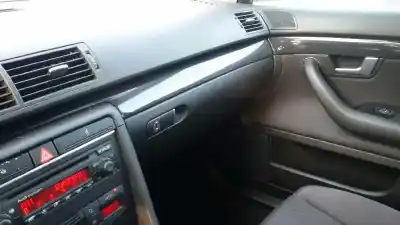 Veicolo di demolizione audi a4 berlina (8e) 2.5 tdi (114kw) dell'anno 2002 alimentato aym