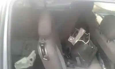 Veículo de Sucata opel zafira a blue line do ano 2005 alimentado y22dtr