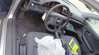 Veicolo di demolizione audi a4 berlina (8e) 2.0 20v cat (alt) dell'anno 2001 alimentato alt