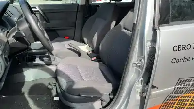 Veicolo di demolizione volkswagen polo (9n1) conceptline dell'anno 2002 alimentato 