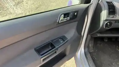 Veicolo di demolizione volkswagen polo (9n1) conceptline dell'anno 2002 alimentato 