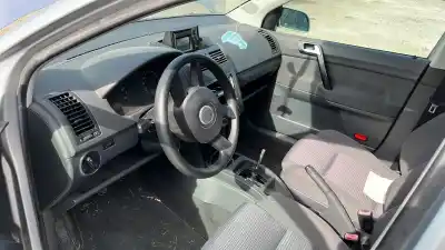 Veicolo di demolizione volkswagen polo (9n1) conceptline dell'anno 2002 alimentato 