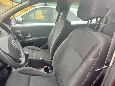 Здавання транспортного засобу renault clio iii exception року 2006 потужний d4fd740
