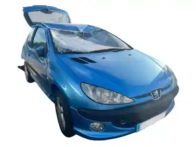 Veicolo di demolizione PEUGEOT 206 BERLINA 1.6 16V CAT dell'anno 2002 alimentato HNF
