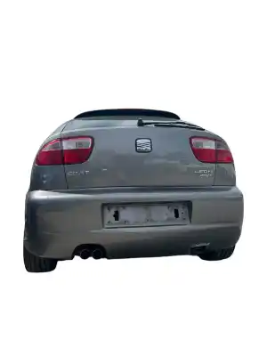 Véhicule à la ferraille seat leon (1m1) sport de l'année 2004 alimenté auq