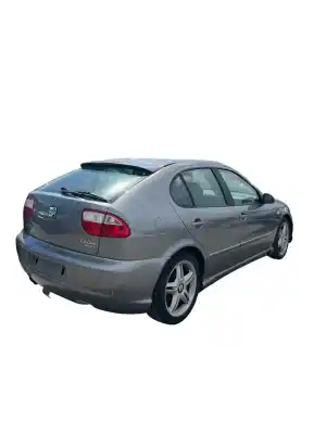 Véhicule à la ferraille seat leon (1m1) sport de l'année 2004 alimenté auq