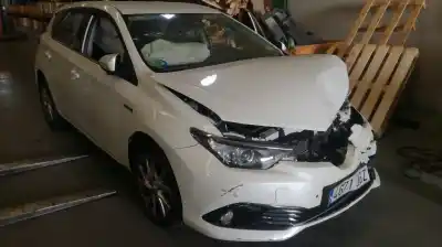 Scrapping Vehicle TOYOTA AURIS (E18) 2ZR of the year 2015 powered 2ZR