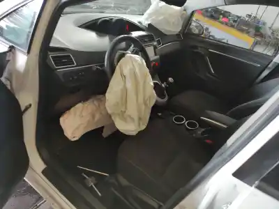 Sloopvoertuig toyota verso (aur2/zgr2) 1ad van het jaar 2013 aangedreven 1ad