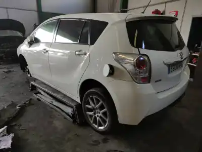 Véhicule à la ferraille TOYOTA VERSO (AUR2/ZGR2) 1AD de l'année 2013 alimenté 1AD