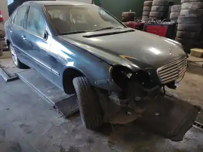 Veicolo di demolizione MERCEDES                                           CLASE C (BM 203) BERLINA                                                                                                                                                                                                                                   OM612962                                                                                                                                                                                                                                                   dell'anno 2002 alimentato OM612962
