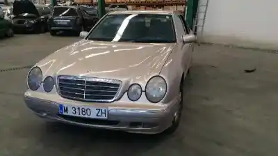 Verschrottungsfahrzeug MERCEDES-BENZ CLASE E (BM 210) BERLINA 613.961 des Jahres 2000 angetrieben 613961
