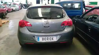 Veicolo di demolizione opel astra j berlina 5p d-a17dtr dell'anno 2010 alimentato a17dtr