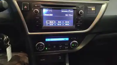 Здавання транспортного засобу toyota auris (e18) 1nd року 2014 потужний 1nd