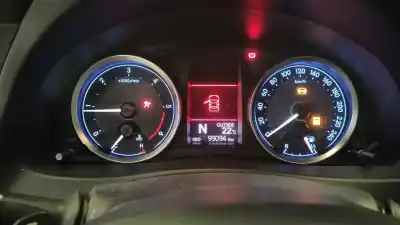 Здавання транспортного засобу toyota auris (e18) 1nd року 2014 потужний 1nd