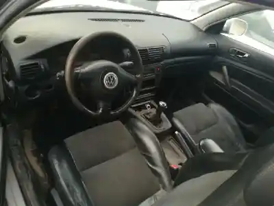 Veículo de Sucata volkswagen passat berlina (3b3) 2.5 v6 tdi do ano 2000 alimentado afb