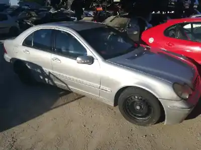 Véhicule à la ferraille MERCEDES-BENZ CLASE C (W203) BERLINA 220 CDI (203.006) 143 CV / 105 KW de l'année 2001 alimenté OM611962