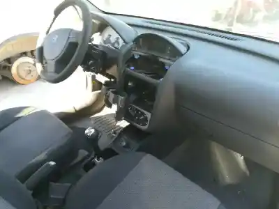 Sloopvoertuig opel corsa c blue line van het jaar 2005 aangedreven z12xep