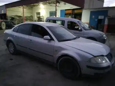 Sloopvoertuig VOLKSWAGEN PASSAT BERLINA (3B3) Advance van het jaar 2002 aangedreven AVF