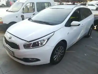Sloopvoertuig kia ceed drive 110 cv / 81 kw van het jaar 2014 aangedreven d4fb