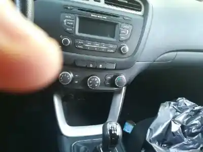 Veicolo di demolizione KIA CEED Drive 110 CV / 81 KW dell'anno 2014 alimentato D4FB