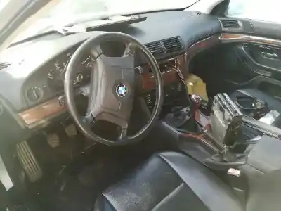 Sloopvoertuig bmw serie 5 berlina (e39) 525tds van het jaar 1999 aangedreven 256t1