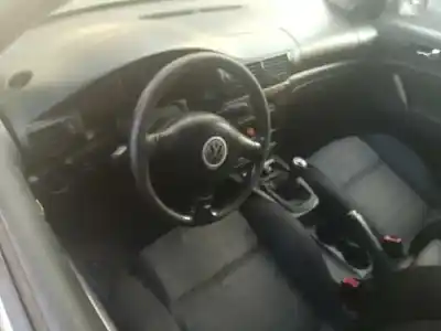 Veículo de Sucata volkswagen passat berlina (3b3) advance do ano 2002 alimentado avf